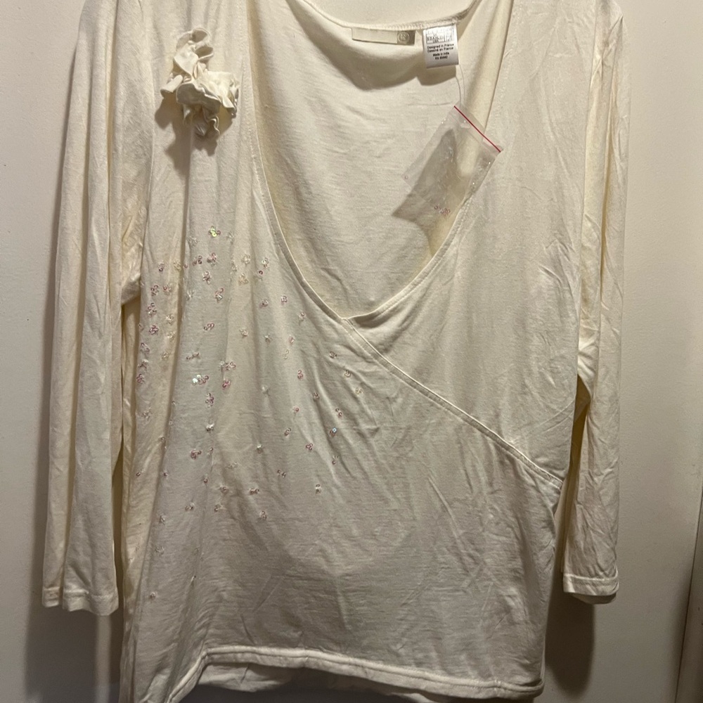 Sexy ivory Women's Top with Floral Detail and sequins